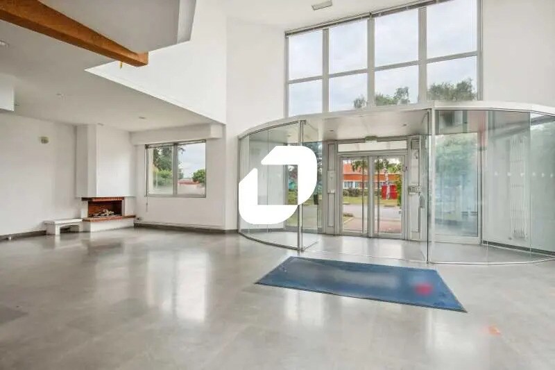 Office in La Courneuve to rent Lobby- Image 1 of 13