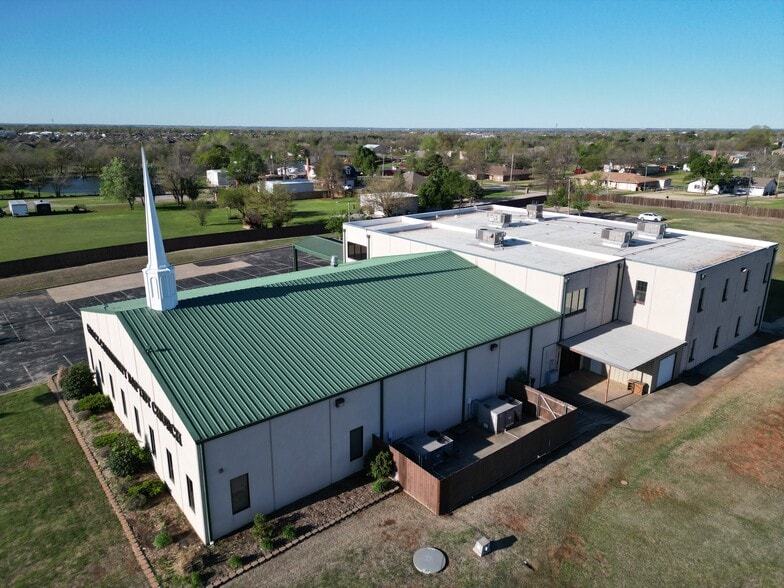 10901 S Santa Fe Ave, Oklahoma City, OK for sale - Building Photo - Image 3 of 21