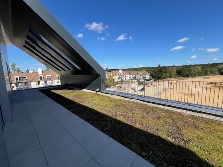 Retail in Plaisir to rent - Building Photo - Image 2 of 8