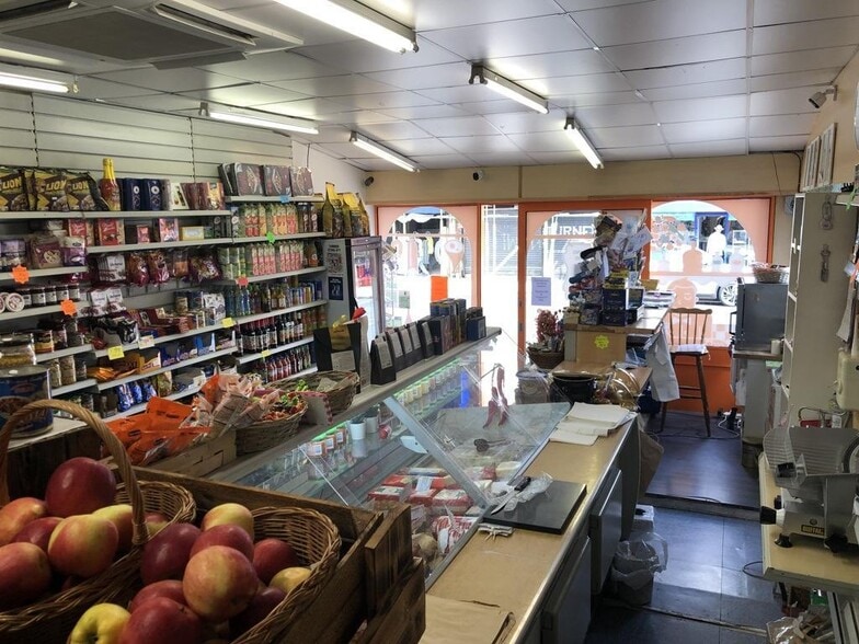 144 High St, London to rent - Building Photo - Image 2 of 6