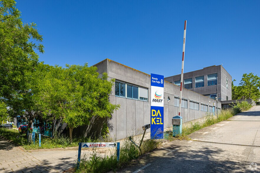 Light Industrial in Cerdanyola del Vallès, Barcelona for sale - Building Photo - Image 3 of 5