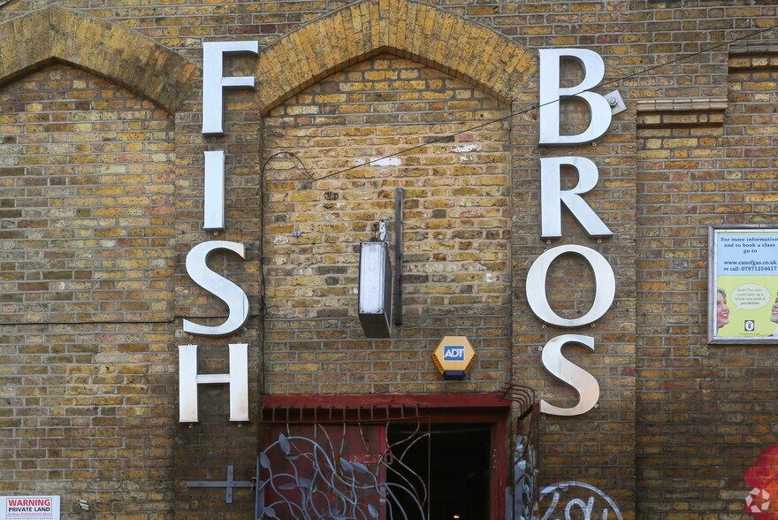 Hackney Rd, London to rent - Building Photo - Image 3 of 4