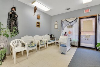 325 Chamberlain Hwy, Meriden, CT for rent Interior Photo- Image 2 of 6