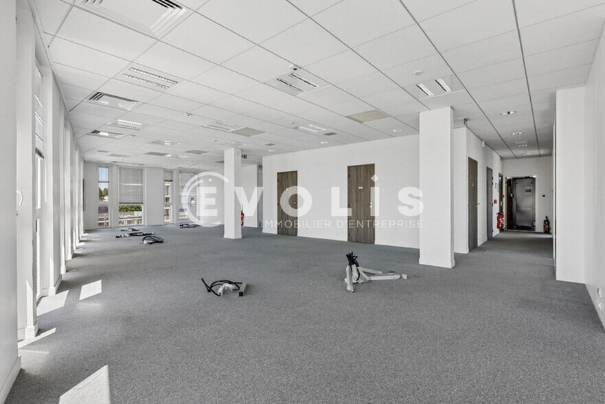 Office in Nogent Sur Marne to rent - Interior Photo - Image 1 of 13