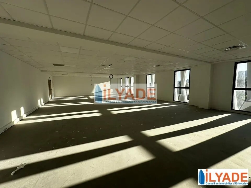 Retail in La Ciotat for sale Building Photo- Image 1 of 13