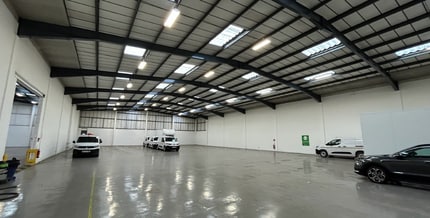 Skyport Industrial Estate, West Drayton to rent Interior Photo- Image 2 of 2