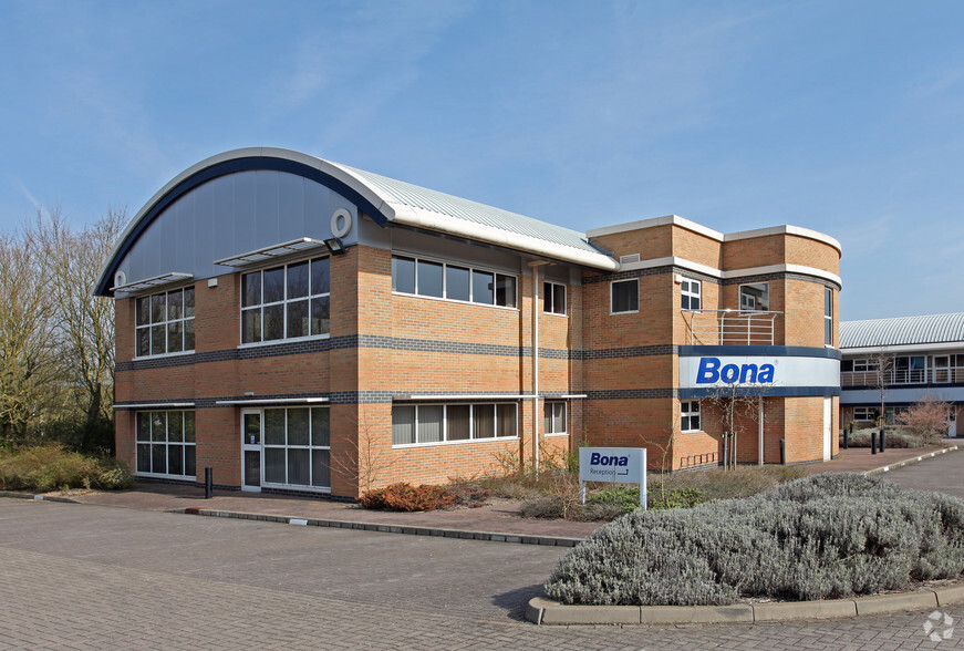 1 Radian Ct, Milton Keynes for rent - Building Photo - Image 2 of 3