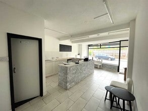 4-10 Collum Ln, Scunthorpe to rent Building Photo- Image 2 of 3