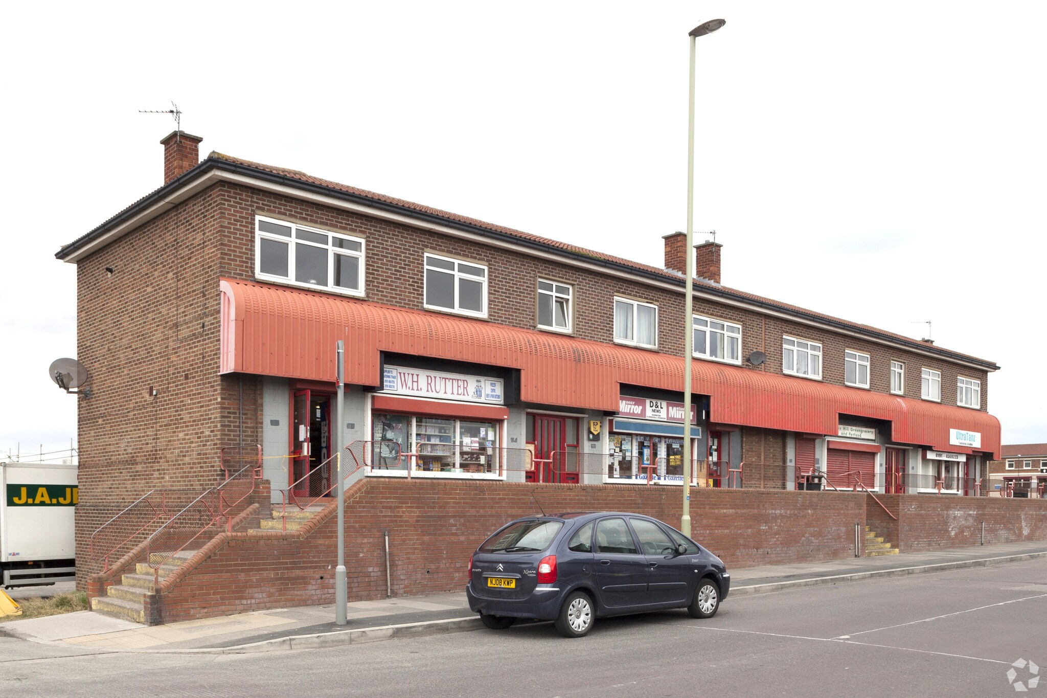 49-56 Horsley Hill Sq, South Shields for sale Primary Photo- Image 1 of 1