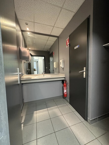 11 Rue De Micy, La Chapelle-Saint-Mesmin to rent - Interior Photo - Image 3 of 5