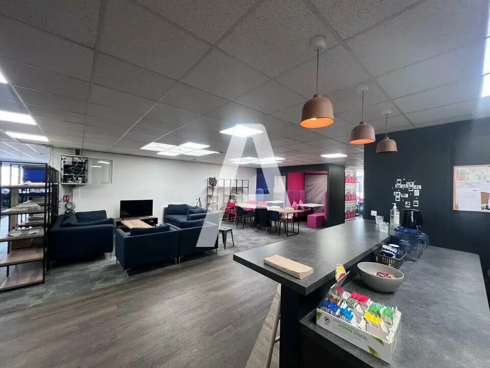 Light Industrial in Ivry-sur-Seine to rent Interior Photo- Image 1 of 9