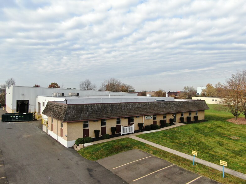 30 Industrial Dr, Warminster, PA for rent - Building Photo - Image 3 of 6