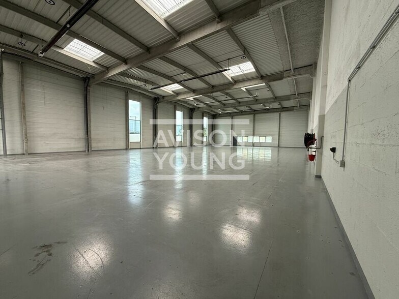 Industrial in Gennevilliers to rent - Interior Photo - Image 2 of 7
