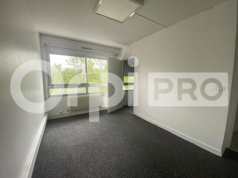 Office in Caluire-et-Cuire to rent - Building Photo - Image 2 of 9