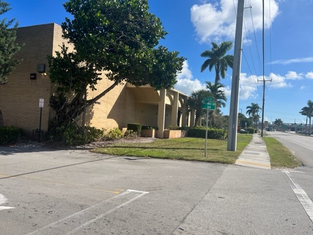 3131 W Hallandale Beach Blvd, Hallandale, FL for sale - Building Photo - Image 1 of 3