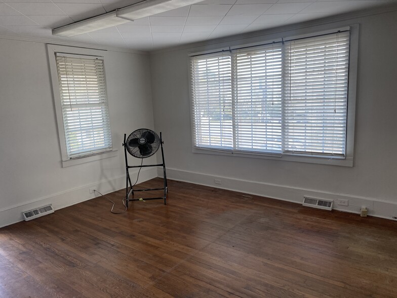 5019 Wilkinson Blvd, Charlotte, NC for rent - Building Photo - Image 3 of 14