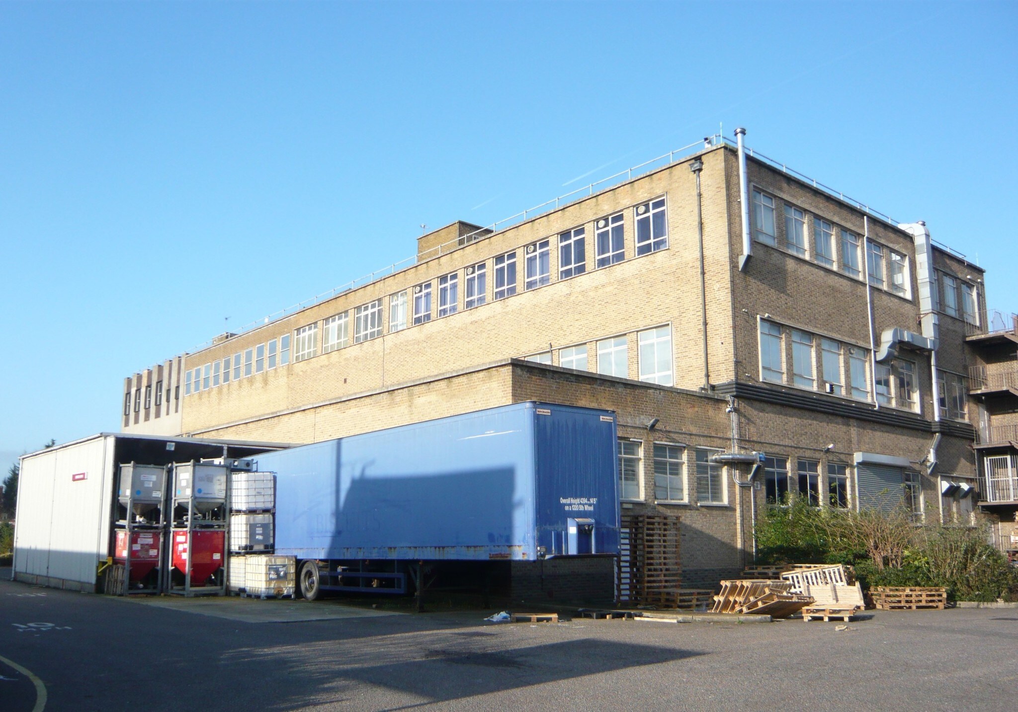 Pool Rd, West Molesey for sale Primary Photo- Image 1 of 1