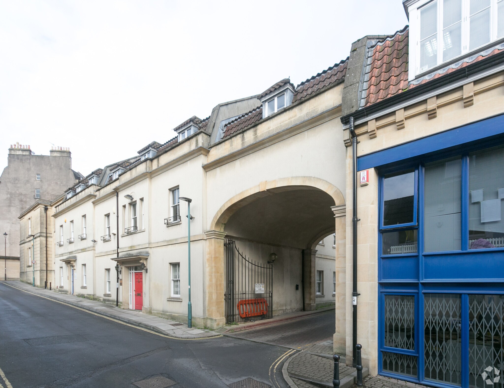 9 Palace Yard Mews, Bath for sale Primary Photo- Image 1 of 1