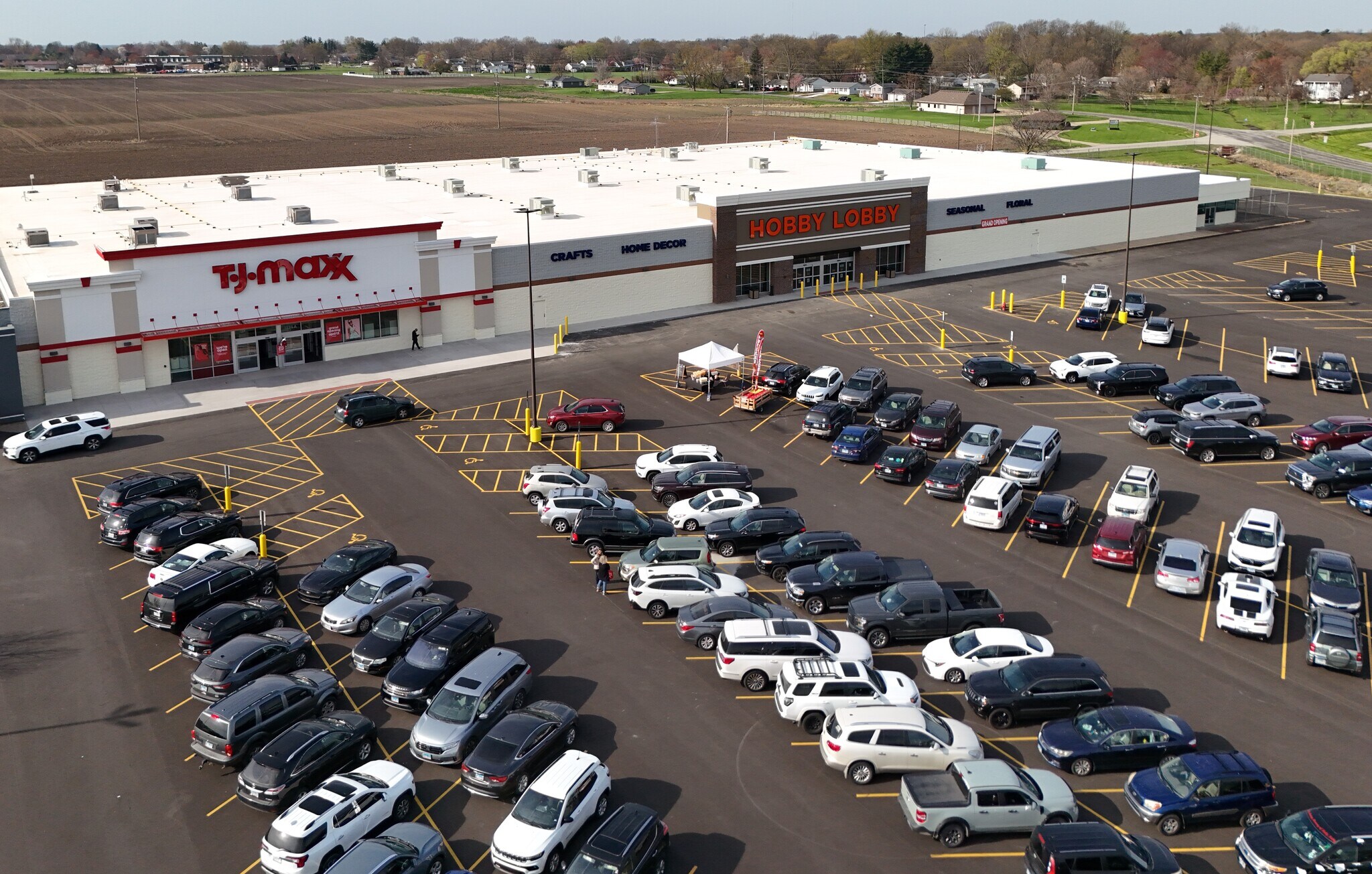 1325 E Jackson St, Macomb, IL to rent Building Photo- Image 1 of 7