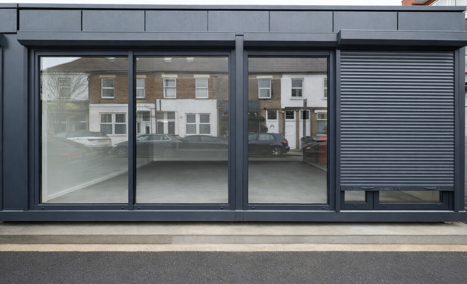 2A Adelaide Rd, Southall to rent Primary Photo- Image 1 of 2