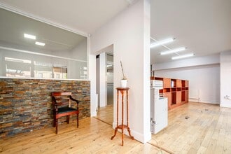 11-23 Downham Rd, London to rent Interior Photo- Image 2 of 11