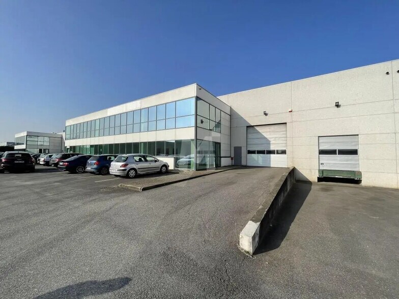 Light Industrial in Chilly-Mazarin to rent - Building Photo - Image 2 of 14