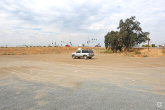 10555 12th Ave, Hanford, CA for rent Building Photo- Image 1 of 5