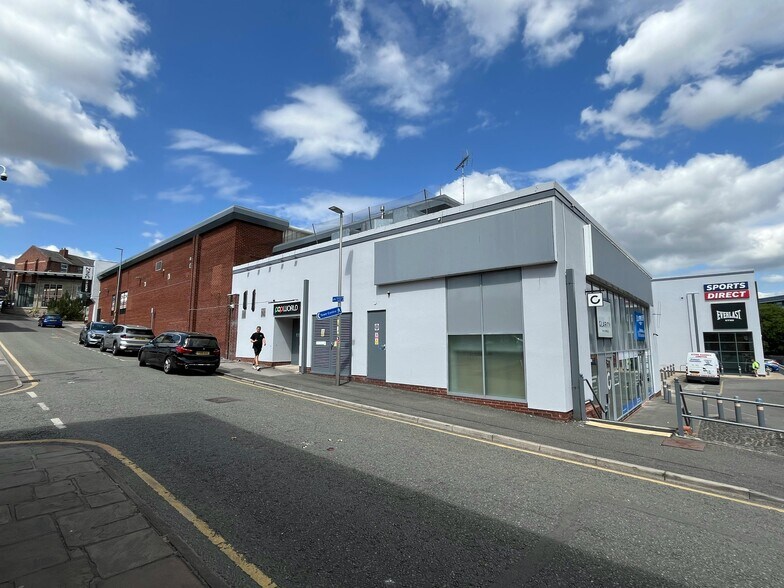 Pickford St, Macclesfield to rent - Building Photo - Image 2 of 3