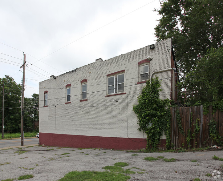 2115-2125 E 31st St, Kansas City, MO for rent - Building Photo - Image 2 of 17