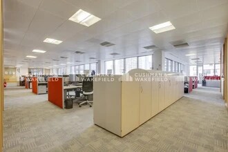 23-27 Rue Delariviere Lefoullon, Puteaux to rent Interior Photo- Image 1 of 1