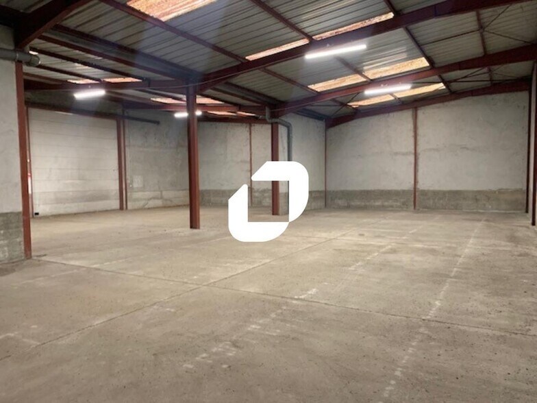 Light Industrial in Saint-Laurent-de-Mure to rent - Interior Photo - Image 3 of 15