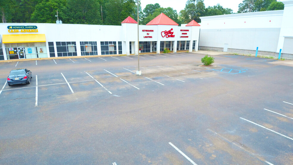 1189 E County Line Rd, Jackson, MS for rent - Building Photo - Image 2 of 6