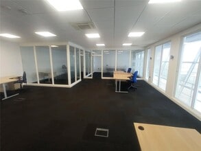 Marsh Way, Rainham to rent Interior Photo- Image 2 of 3