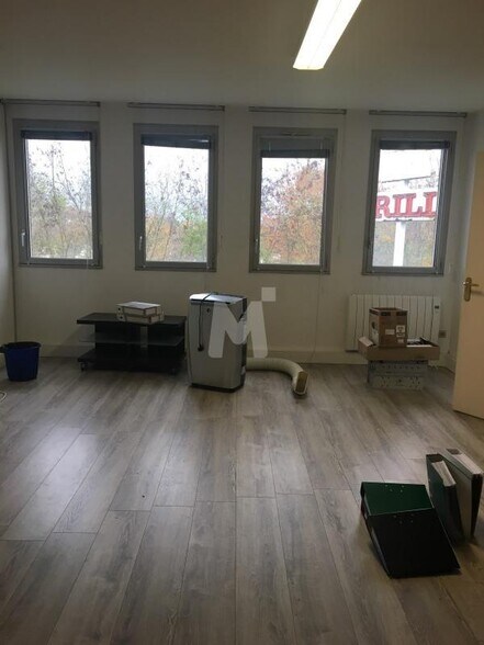 Office in Igny to rent - Interior Photo - Image 3 of 8