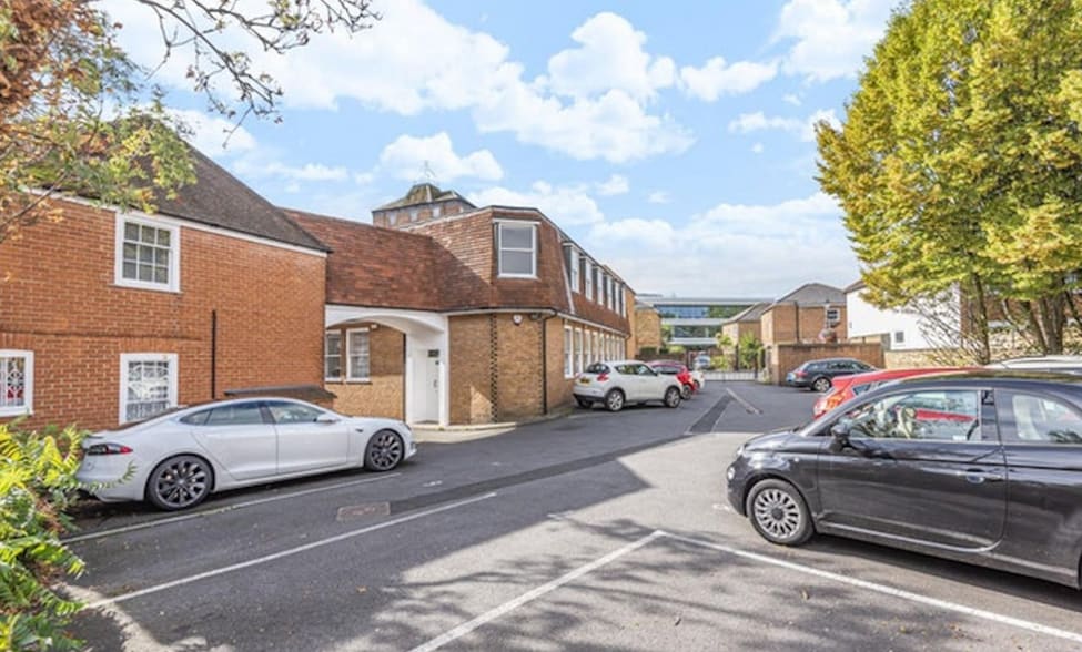 59 Church St, Staines to rent - Building Photo - Image 1 of 1