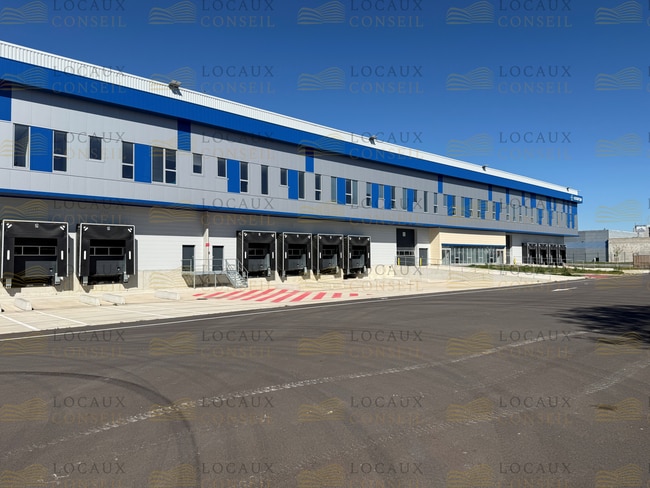 Location Entrepôt 3 374 m²