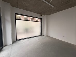 Blyth Rd, Hayes to rent Interior Photo- Image 1 of 4