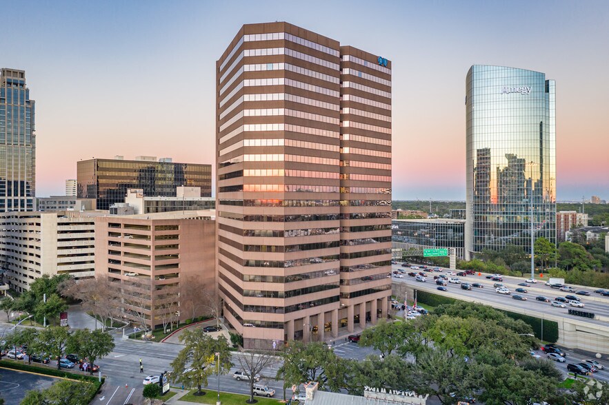 1800 West Loop S, Houston, TX for rent - Building Photo - Image 3 of 23