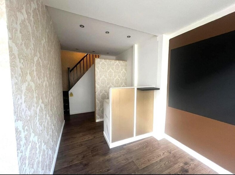 4 Water St, Carmarthen to rent - Building Photo - Image 3 of 16