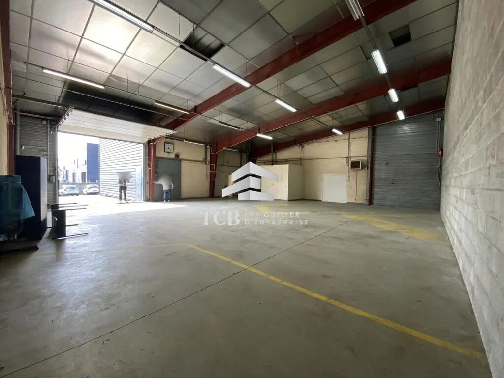 Location Local d'activités 564 m² - Photo 1