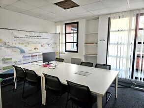 Office in Guyancourt to rent Interior Photo- Image 2 of 8