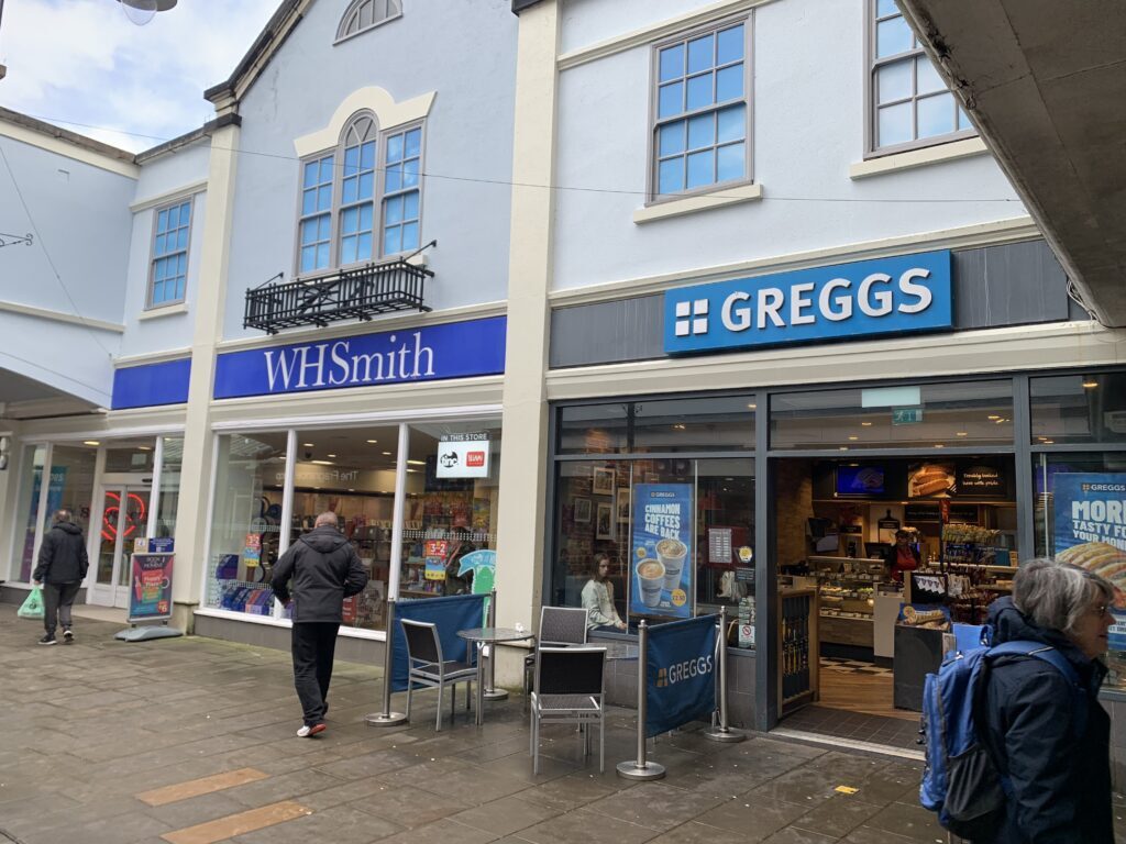 High St, Salisbury to rent Building Photo- Image 1 of 1