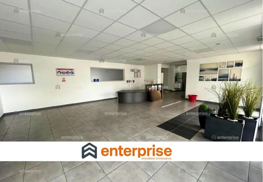 Retail in Soissons for sale - Lobby - Image 1 of 7