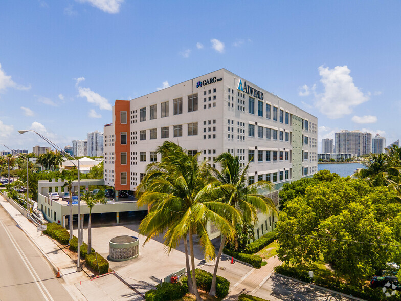 17501 Biscayne Blvd, Aventura, FL for sale - Primary Photo - Image 1 of 1