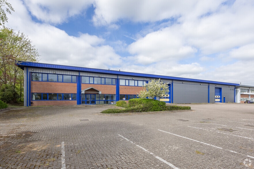 Arkwright Rd, Corby to rent - Primary Photo - Image 1 of 18