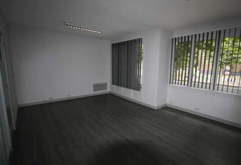 Office in Rouen to rent - Interior Photo - Image 1 of 5