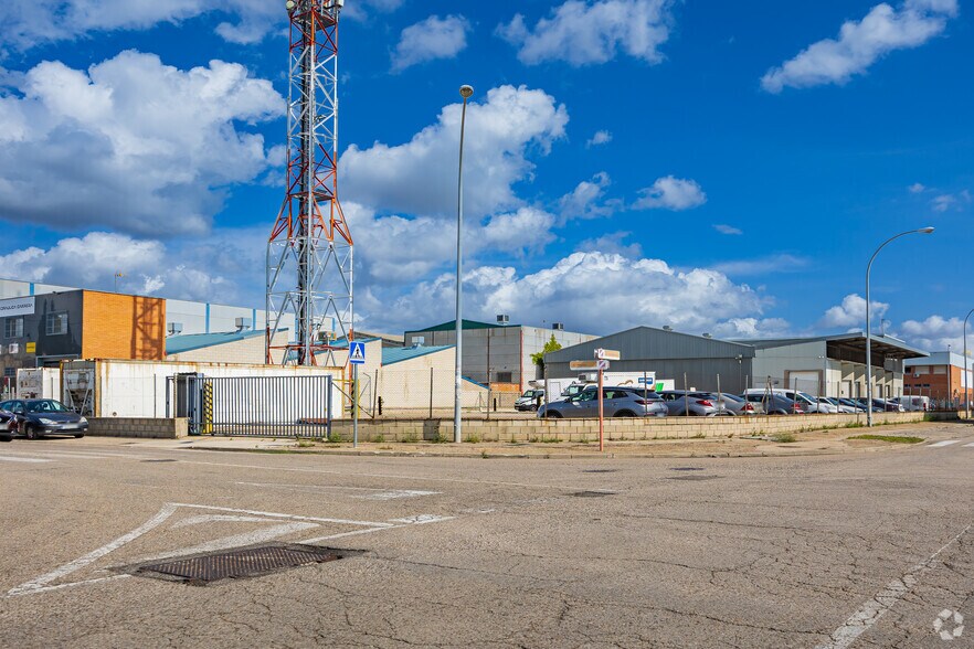 Calle Edison, 22, Getafe, Madrid to rent - Building Photo - Image 2 of 3