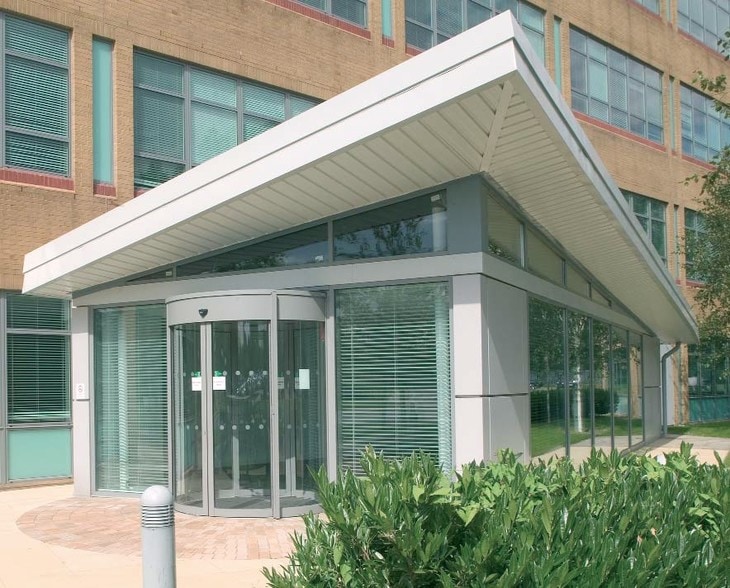 Boundary Way, Hemel Hempstead for sale - Building Photo - Image 1 of 1