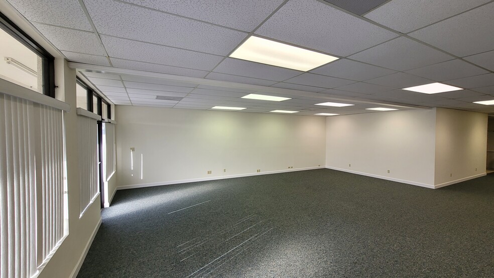 563 Blanding Blvd, Orange Park, FL for rent - Interior Photo - Image 3 of 22