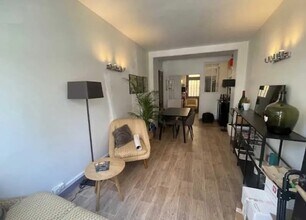 Retail in Paris to rent Interior Photo- Image 2 of 4